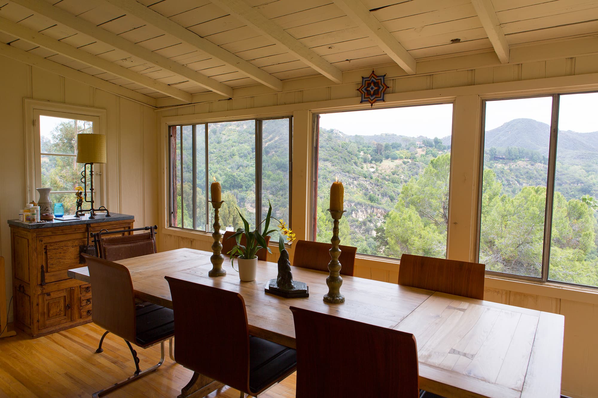 House Tour A Colorful Topanga Canyon Home Apartment Therapy